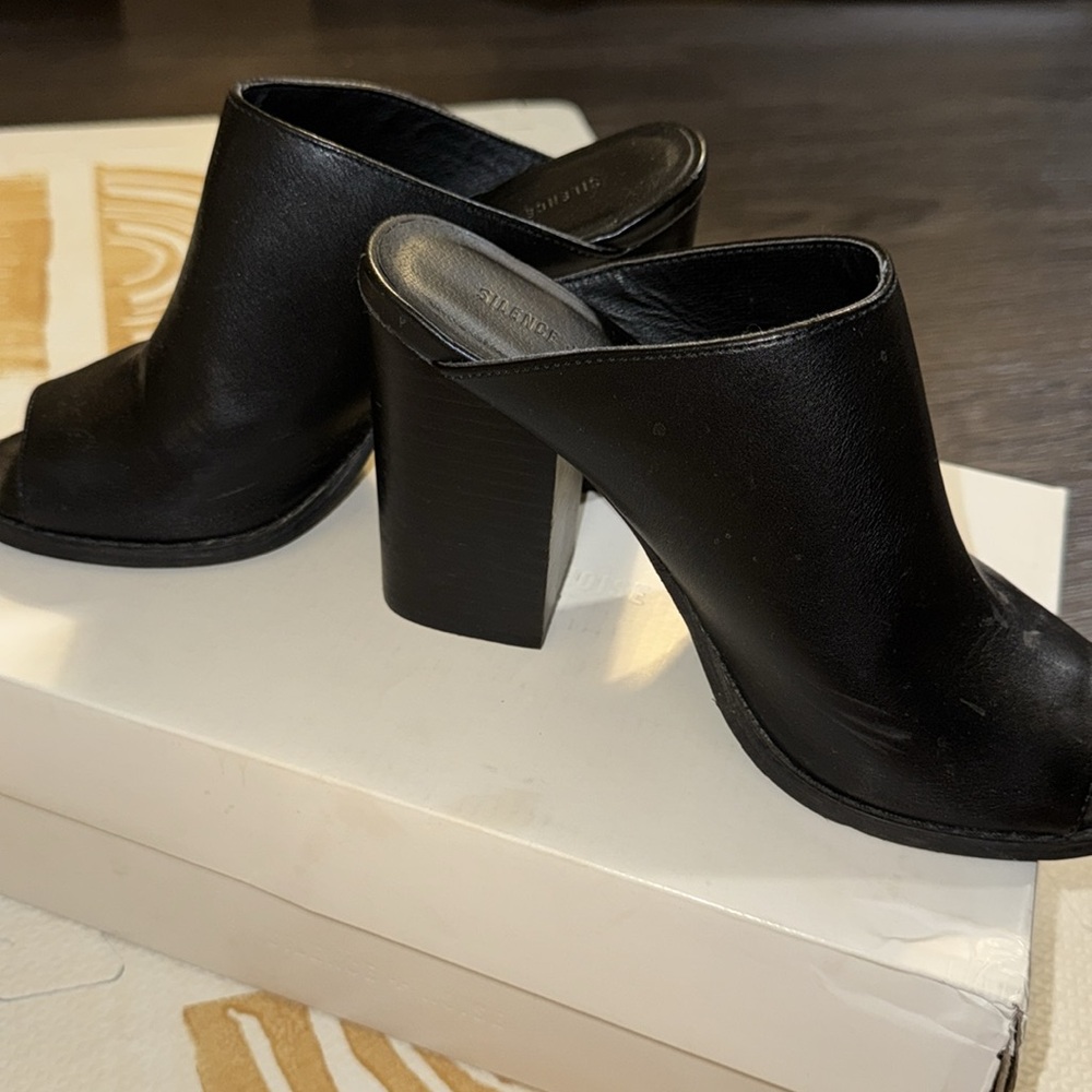 Urban Outfitters Block heel Mules - Picture 3 of 5